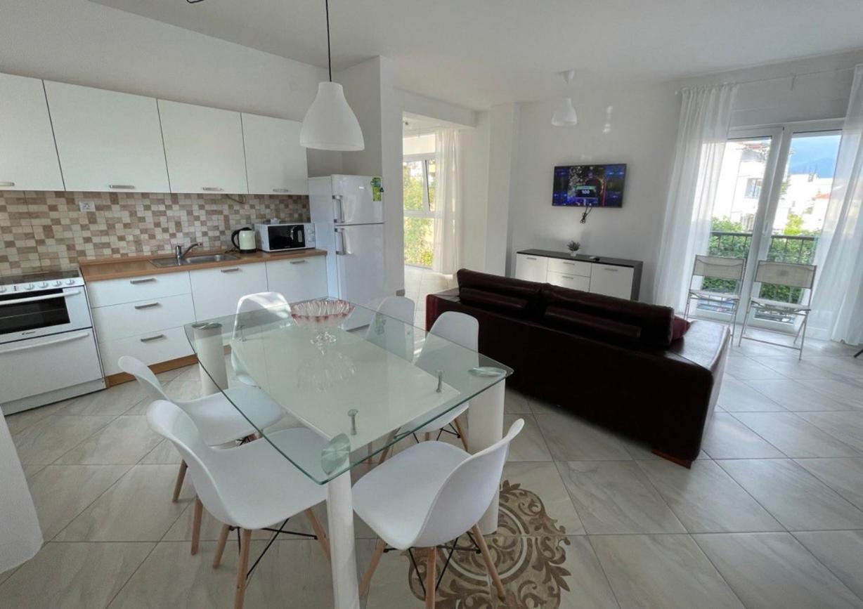 Kamelija Lux Apartment Thenovici Room photo